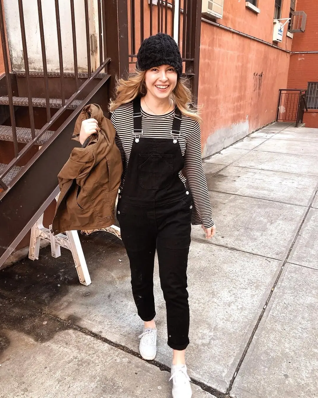 Chic Black Overall Outfit for Casual Days