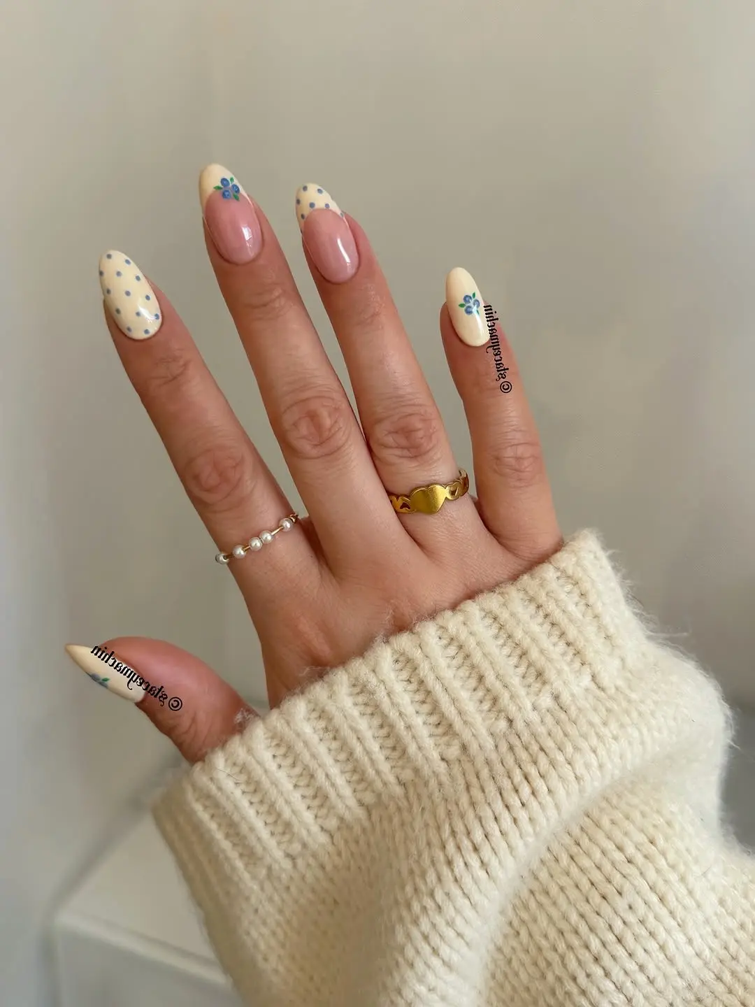 Charming pastel nails with floral accents