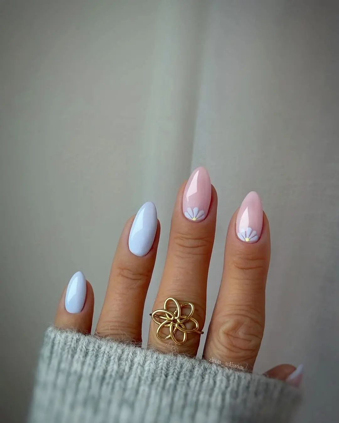 Charming pastel spring nails with floral accents