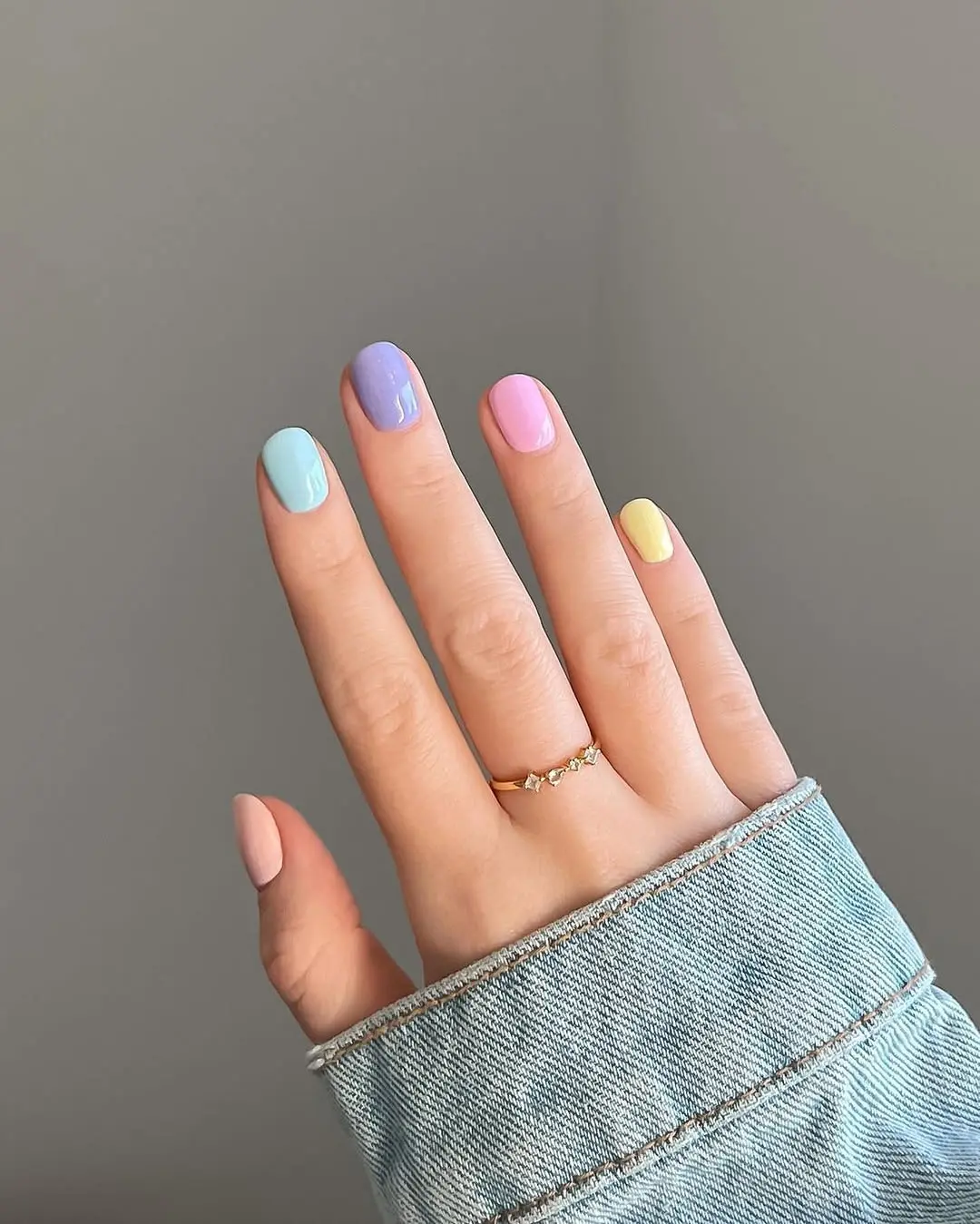 Charming pastel shades for vibrant spring nails