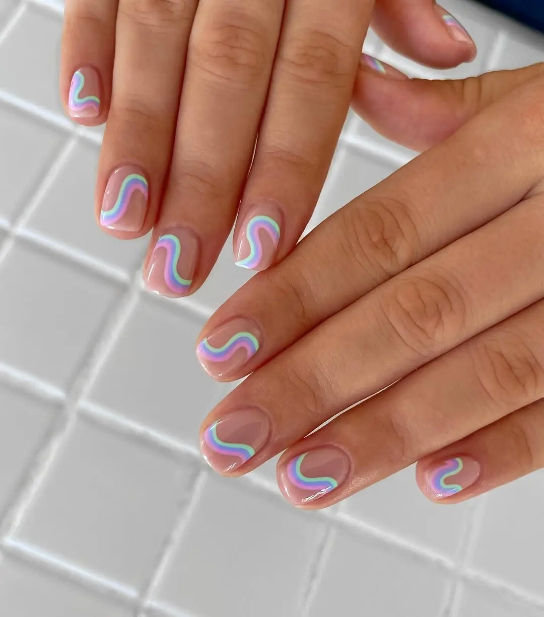 Charming swirls on pastel spring nails