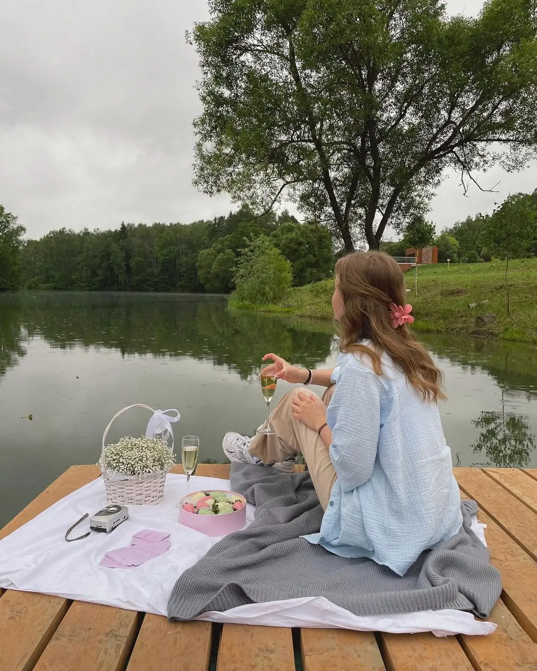 Chic and Casual Spring Picnic Outfit Inspiration
