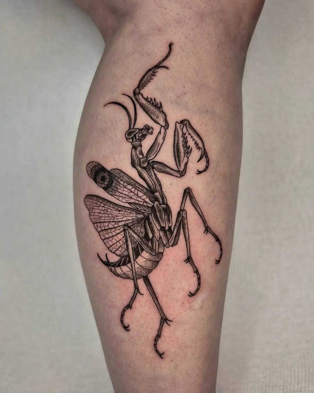 Intricate Praying Mantis Tattoo on Leg