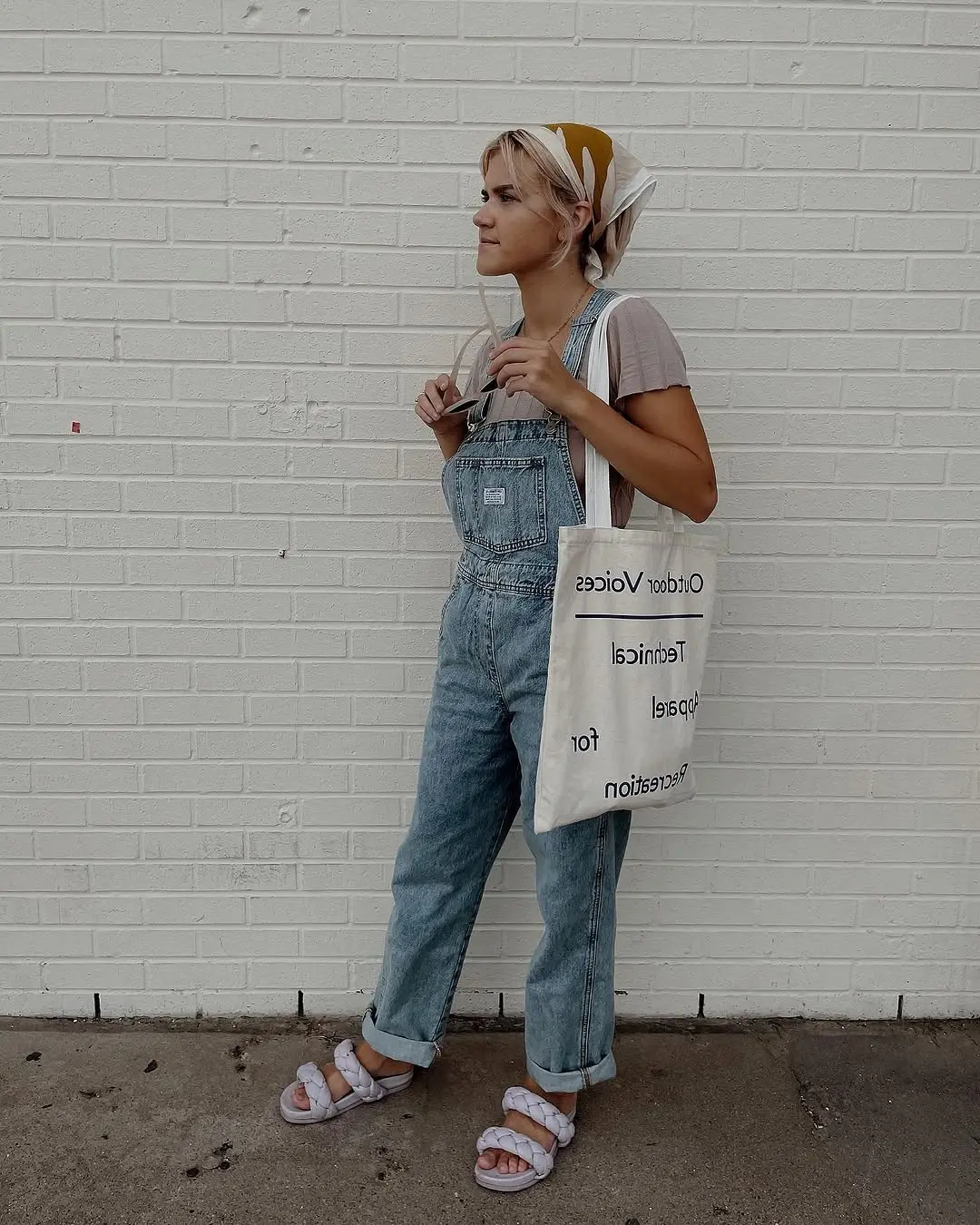 Chic and Casual Overalls Ensemble for Everyday Wear