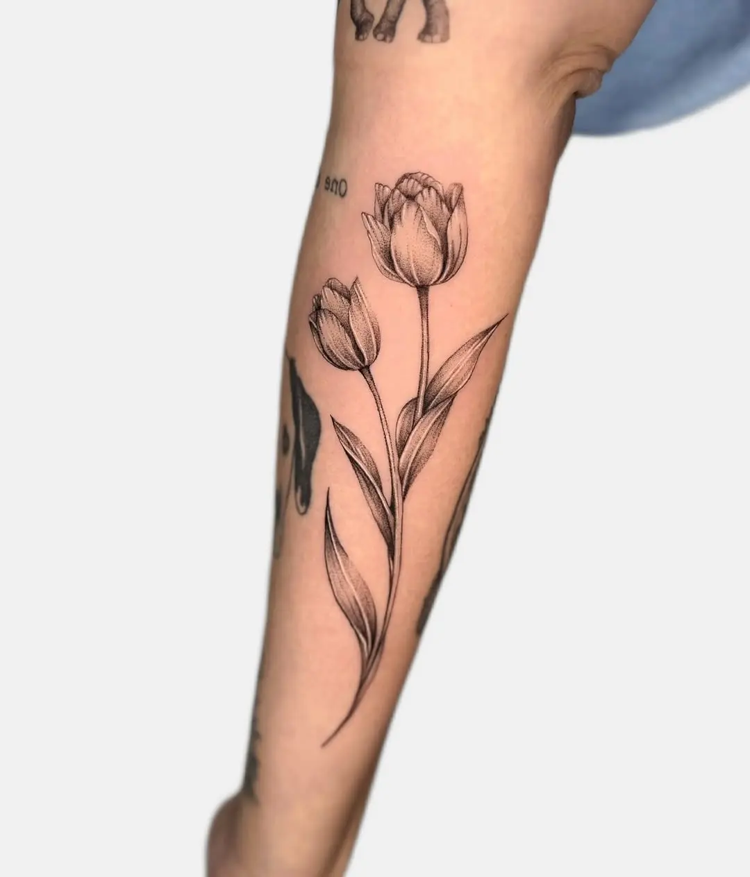 Elegant tulip tattoo adds floral charm