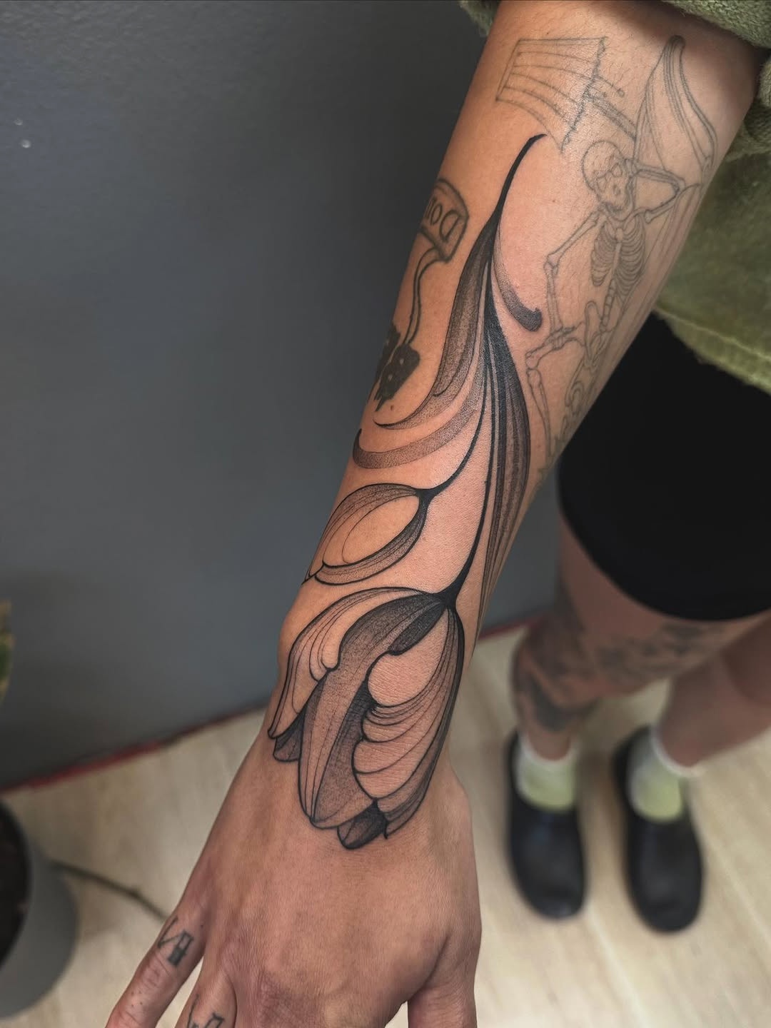 Elegant tulip design in minimalist blackwork style