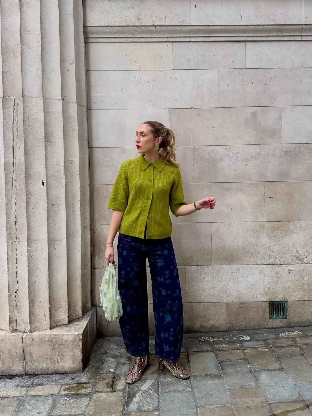 Chic Urban Look with Bold Color Combinations