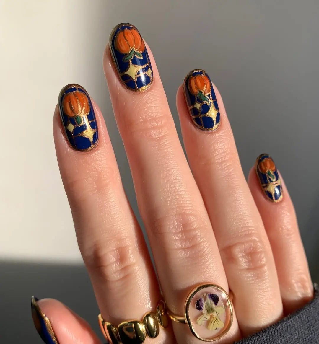 Chic Halloween-Inspired Pumpkin Nail Art