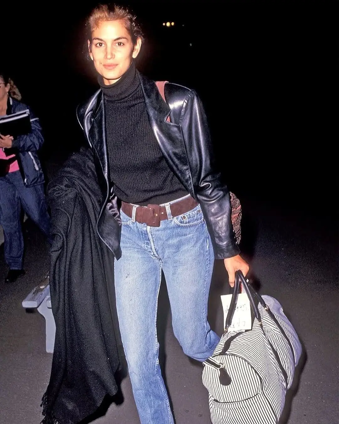 Chic 90s Casual Style with Leather Jacket