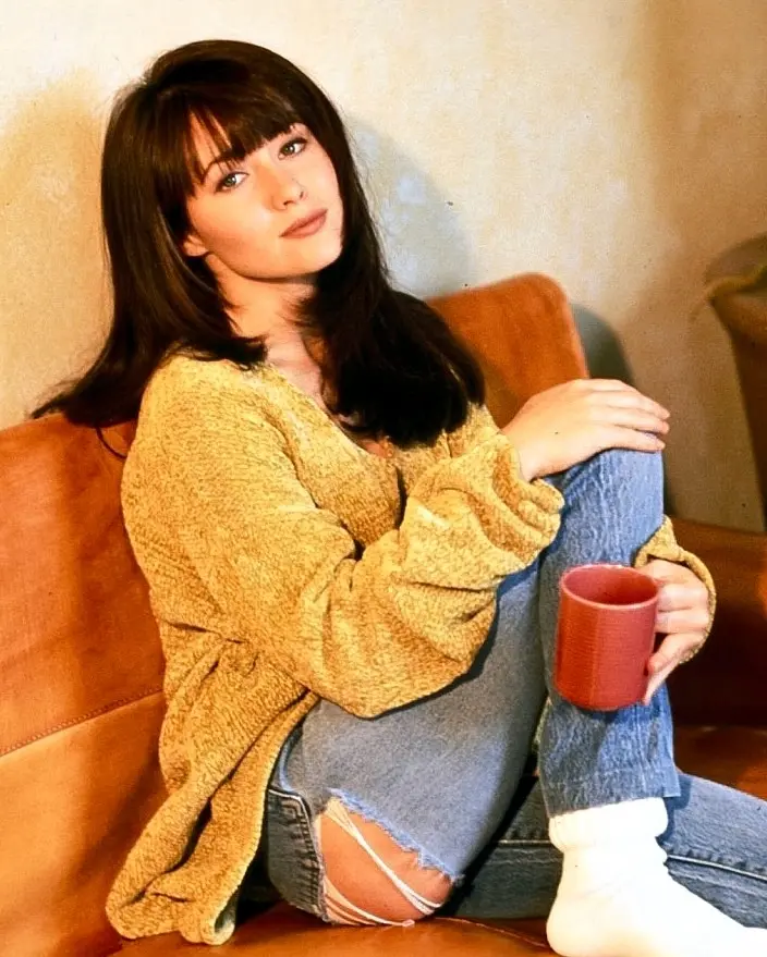 Chic 90s Lounge Wear Look for Comfort