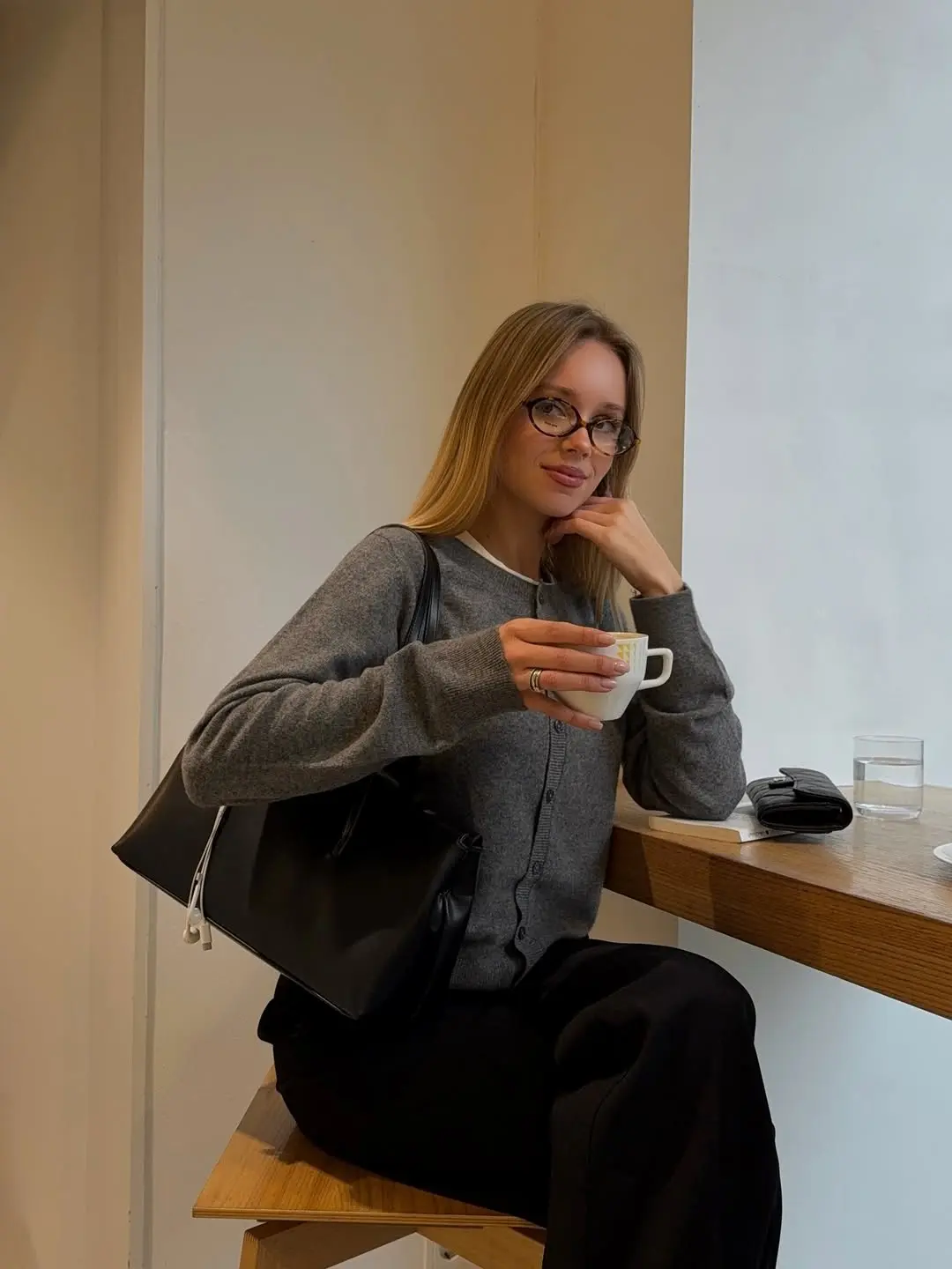 Casual chic with a 90s twist