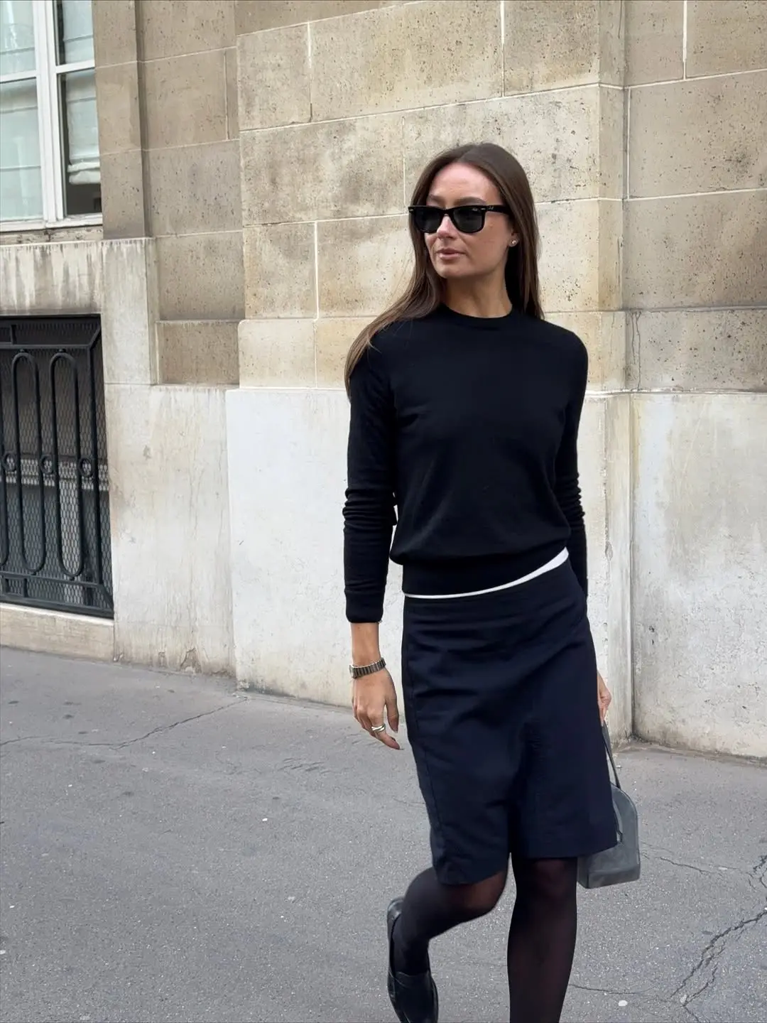 Timeless chic with a 90s twist
