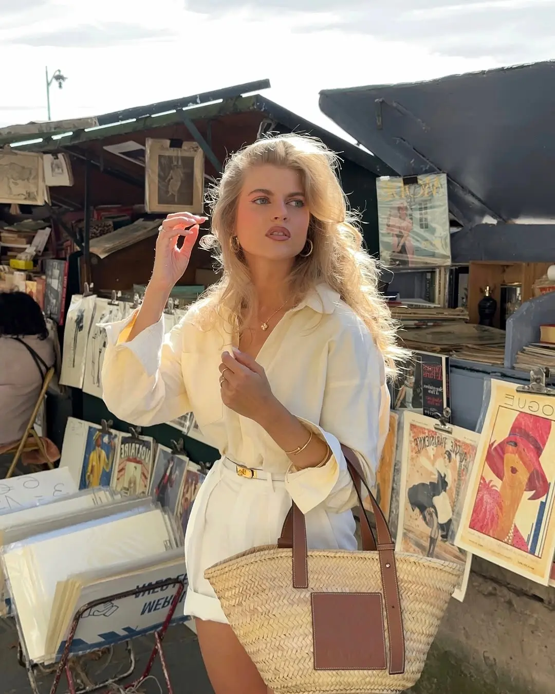 Chic 90s inspired street style outfit