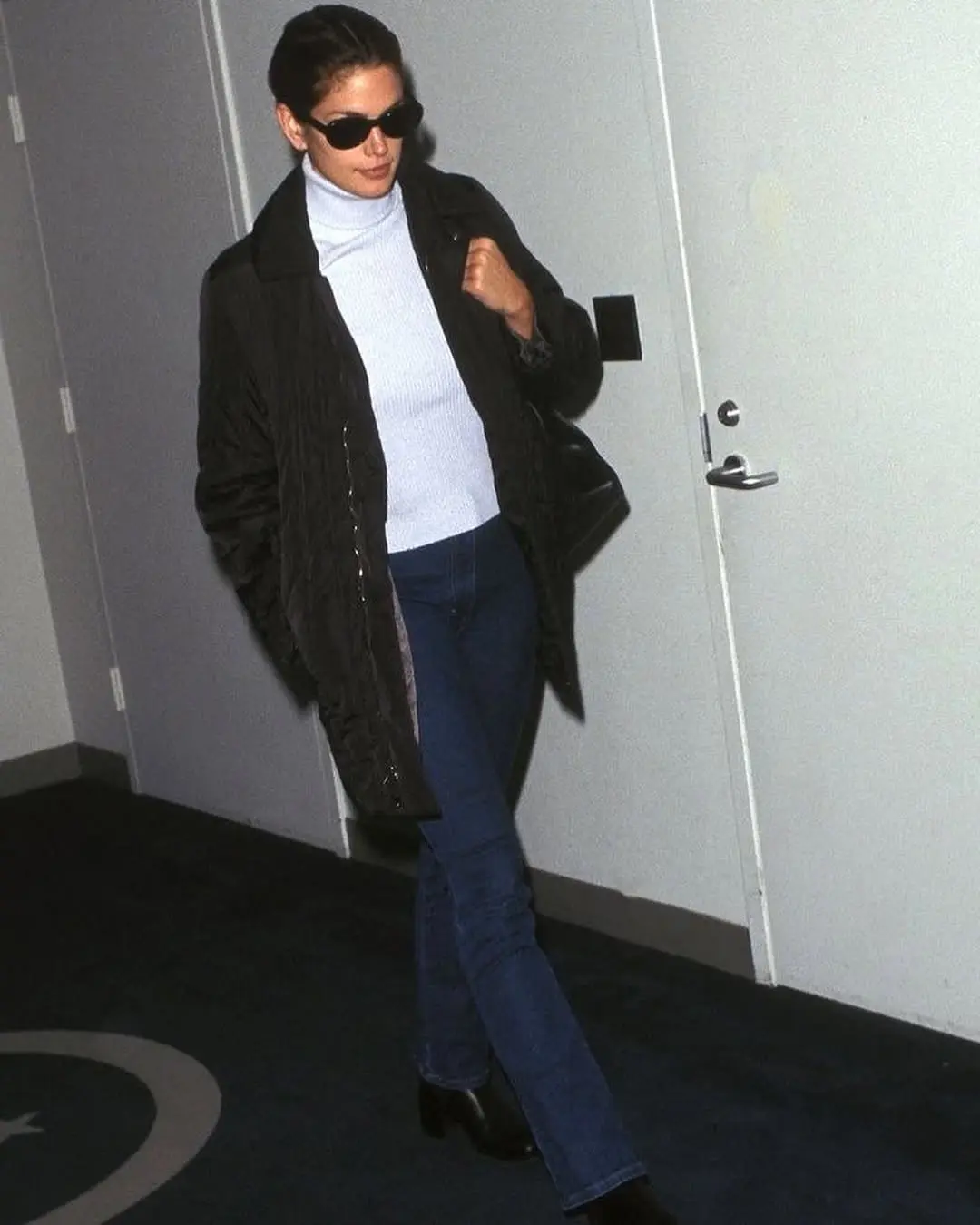 Casual Chic 90s Style with Turtleneck
