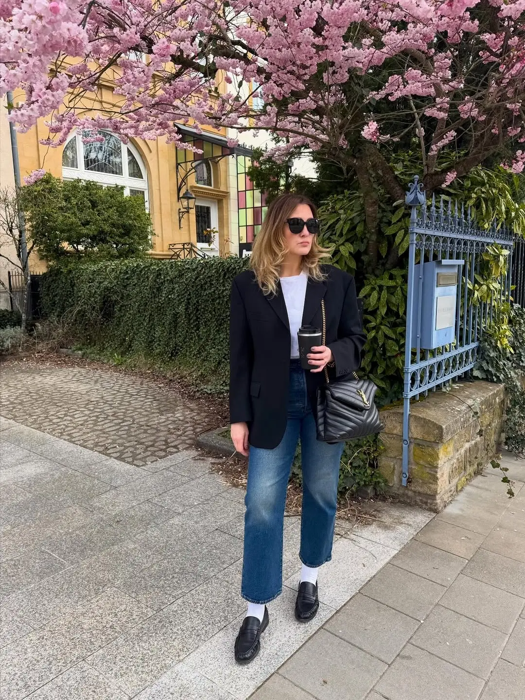 Chic 90s Spring Outfit with Classic Blazer