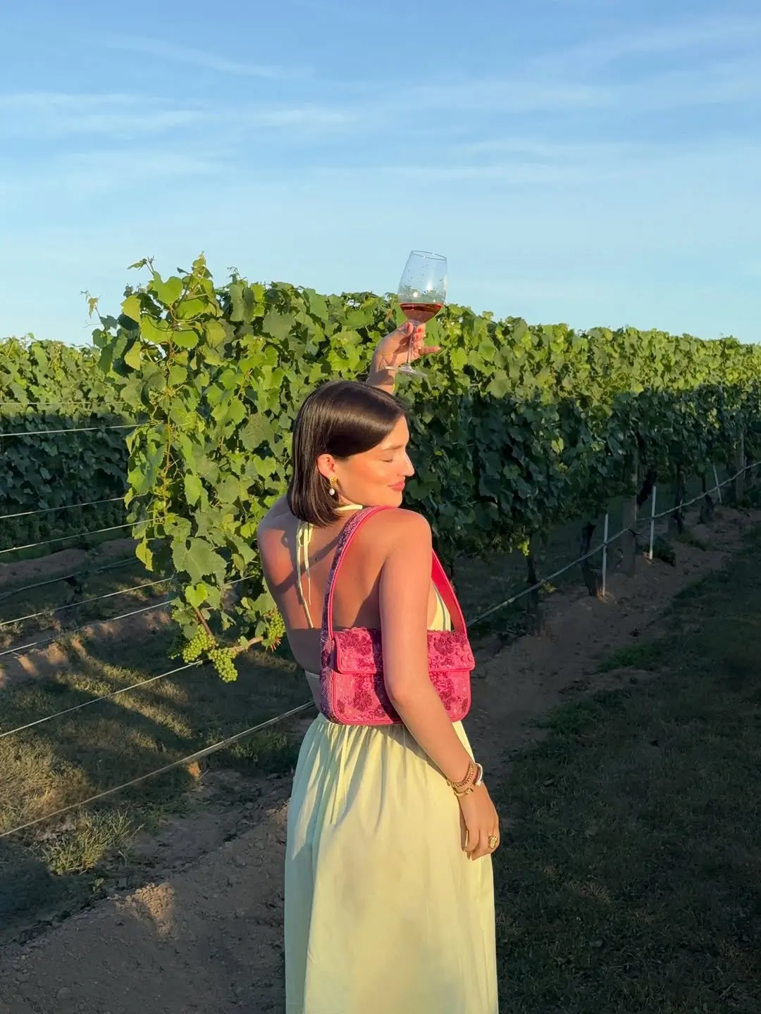 Effortlessly chic winery outfit for summer outings