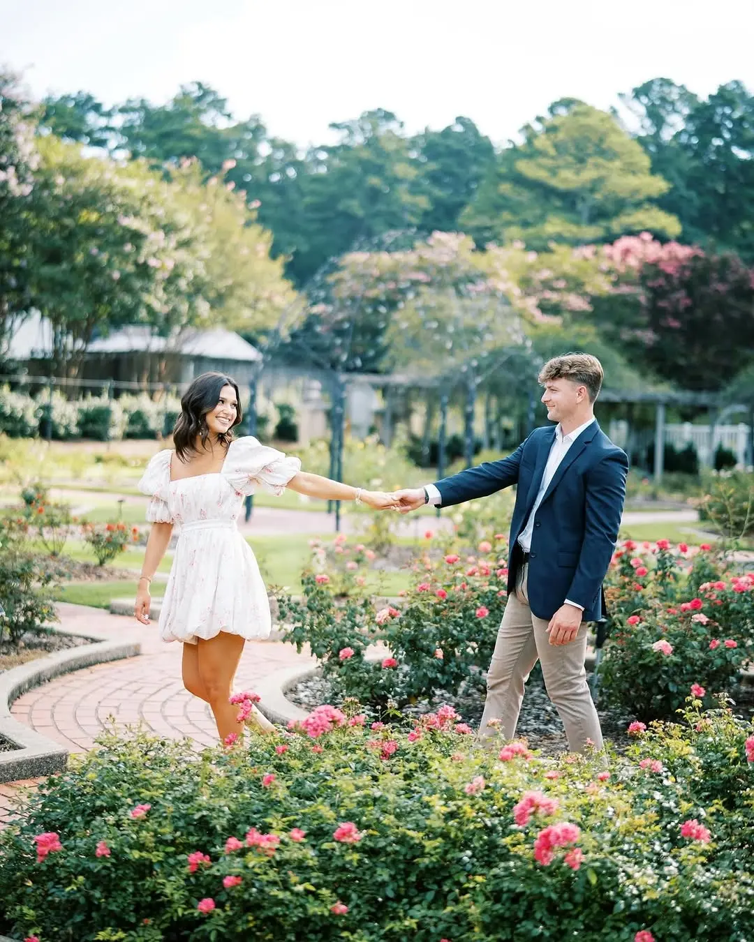 Charming spring outfits for engagement photos