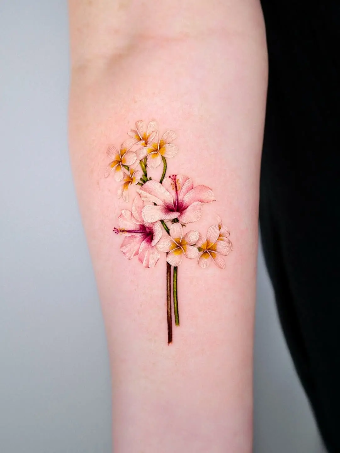 Colorful hibiscus tattoo showcasing floral elegance