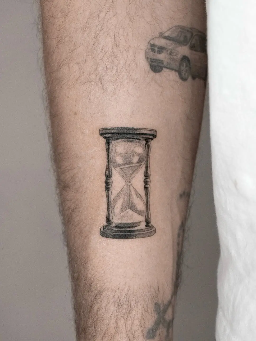 Realistic hourglass tattoo capturing time's essence
