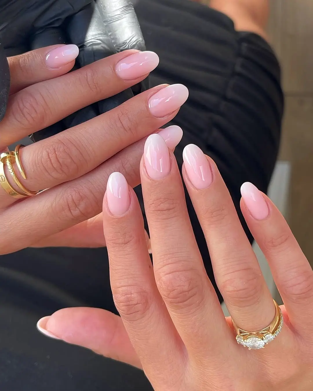 Elegant Ombre Nails for a Chic Look