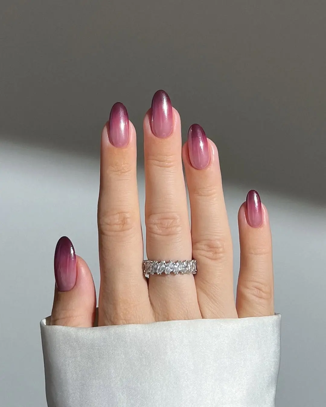 Chic purple ombre nails for a trendy look