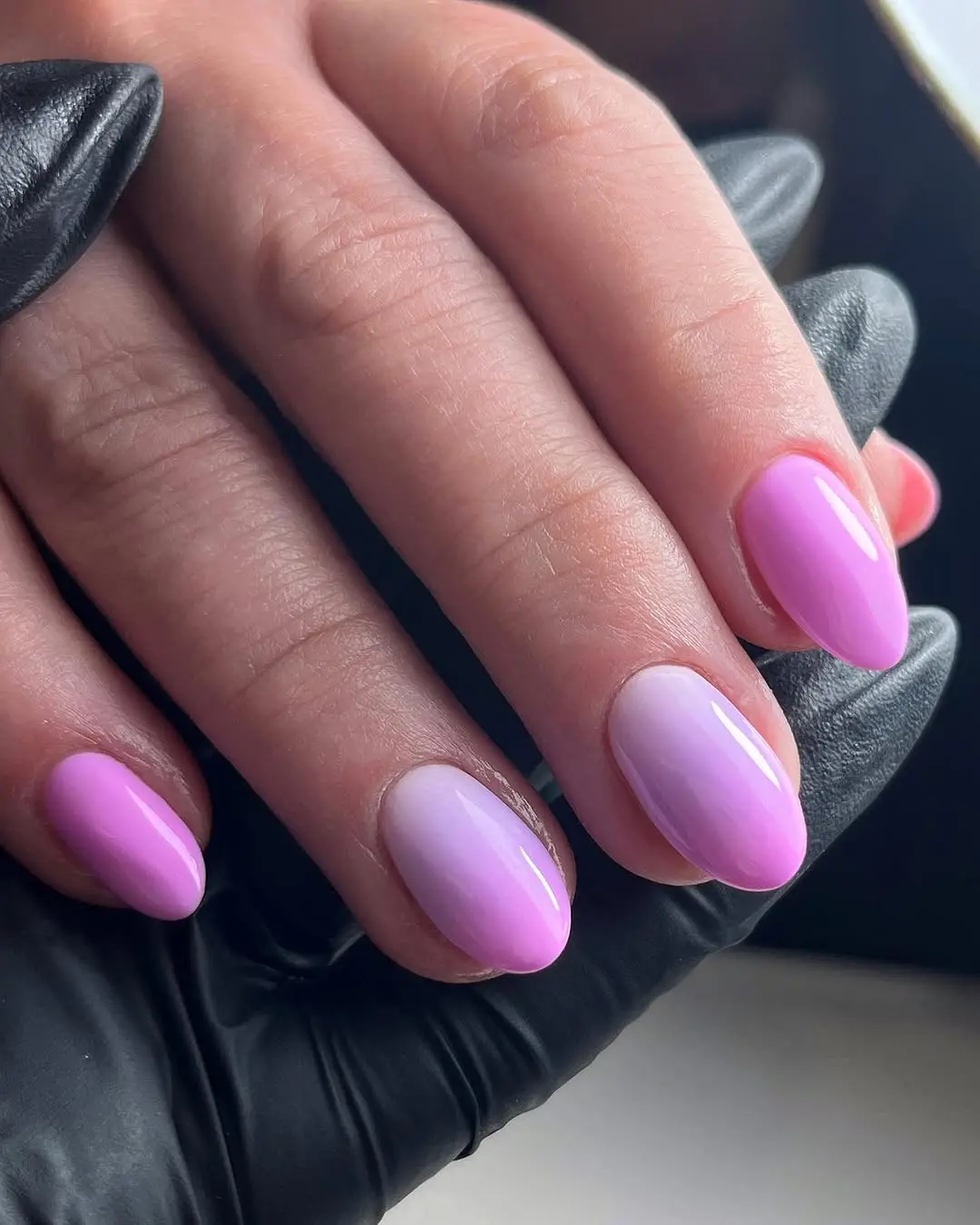 Chic pink ombre nails for a trendy look