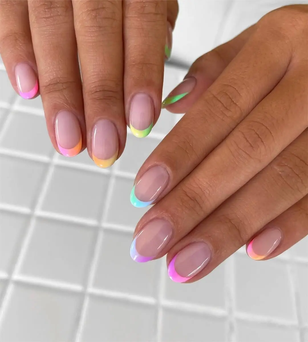 Bright ombre nails with a fun twist