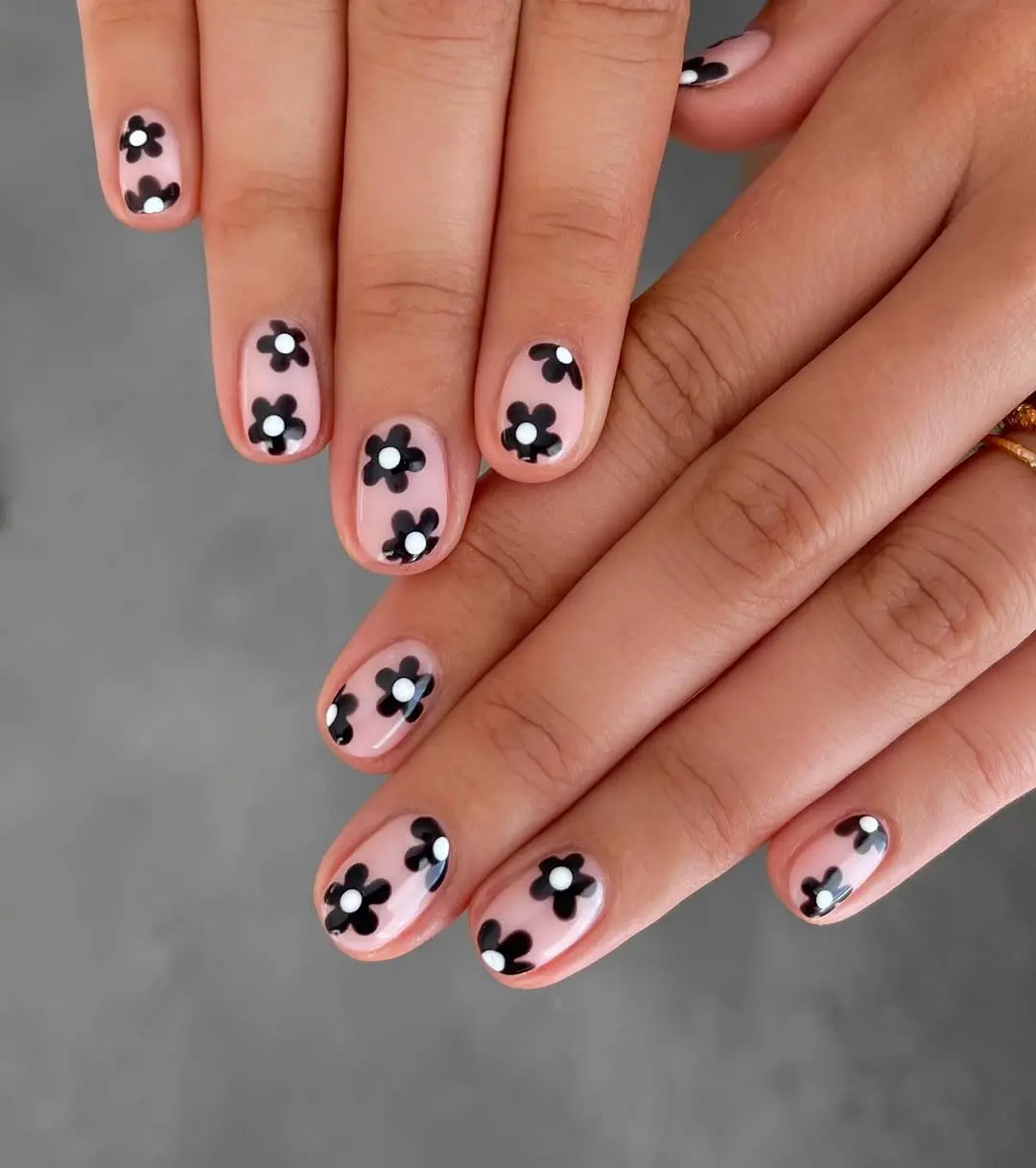 Chic floral design for elegant nail art