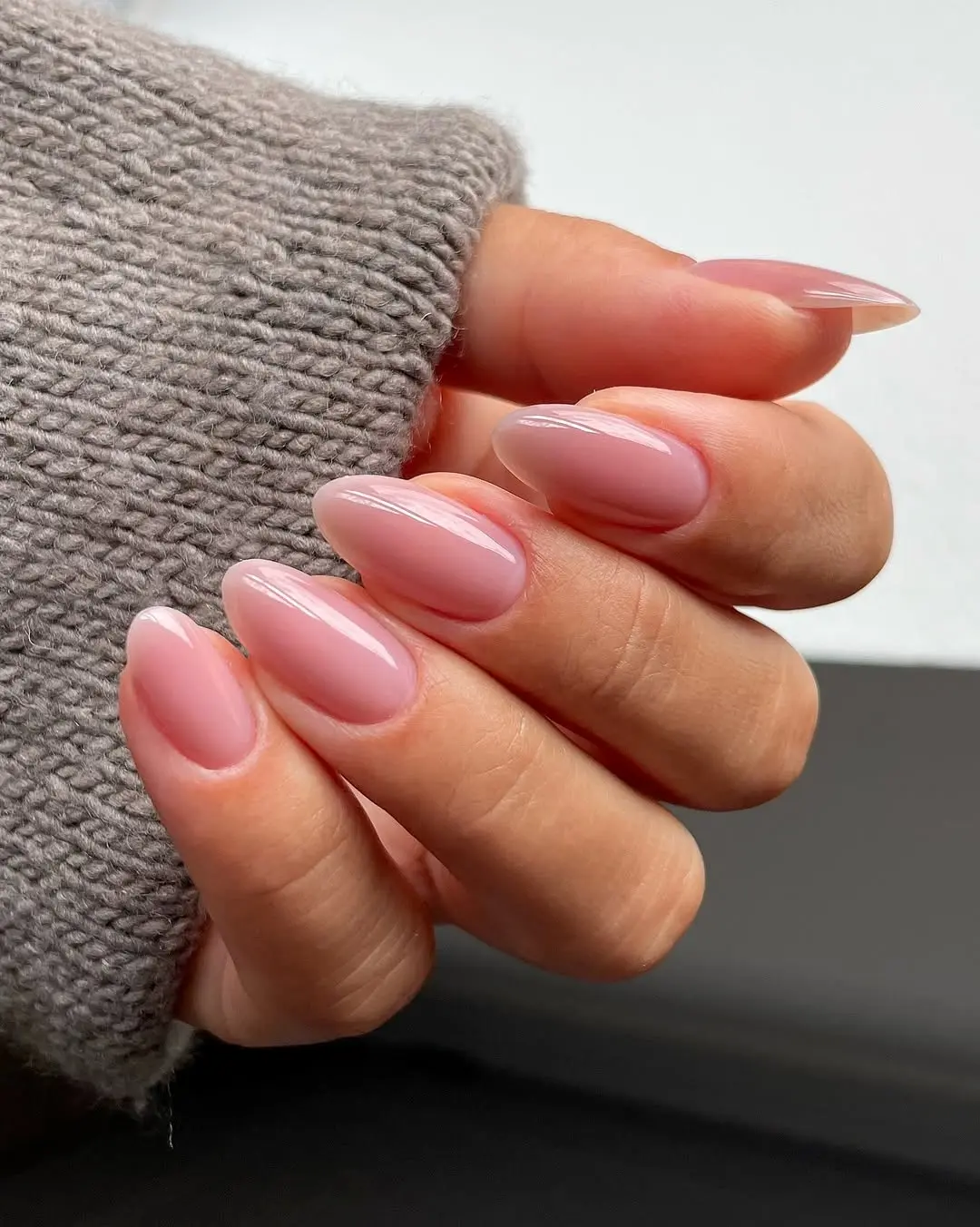 Elegant pink gradient oval nails in cozy style