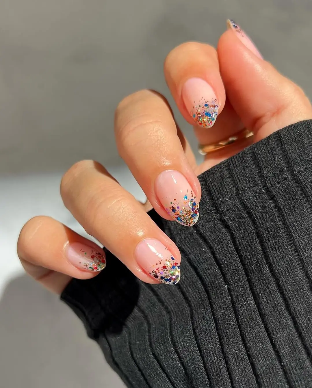 Sparkling Glitter Tips for Spring Nails