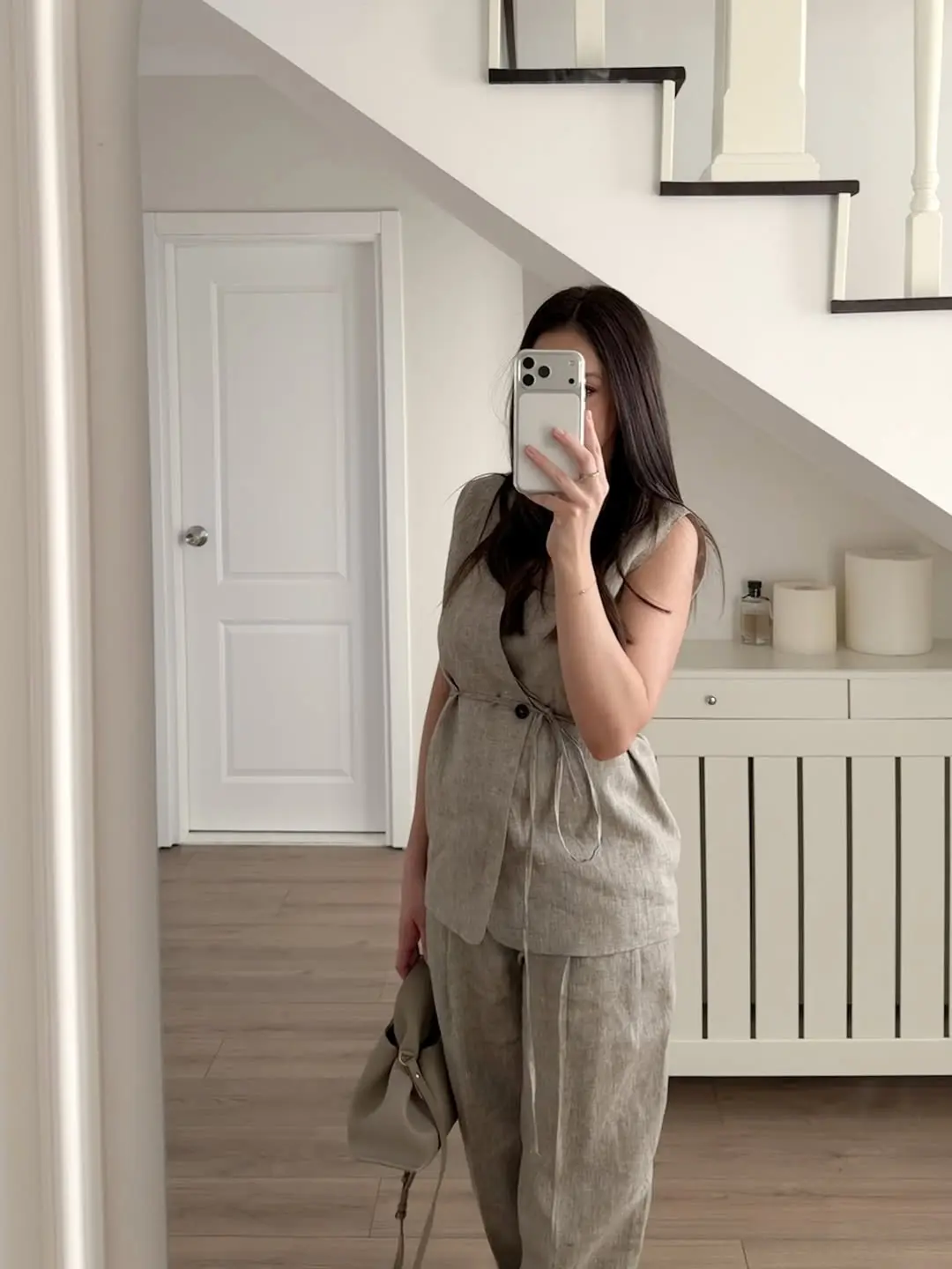 Chic neutral linen look for spring outings