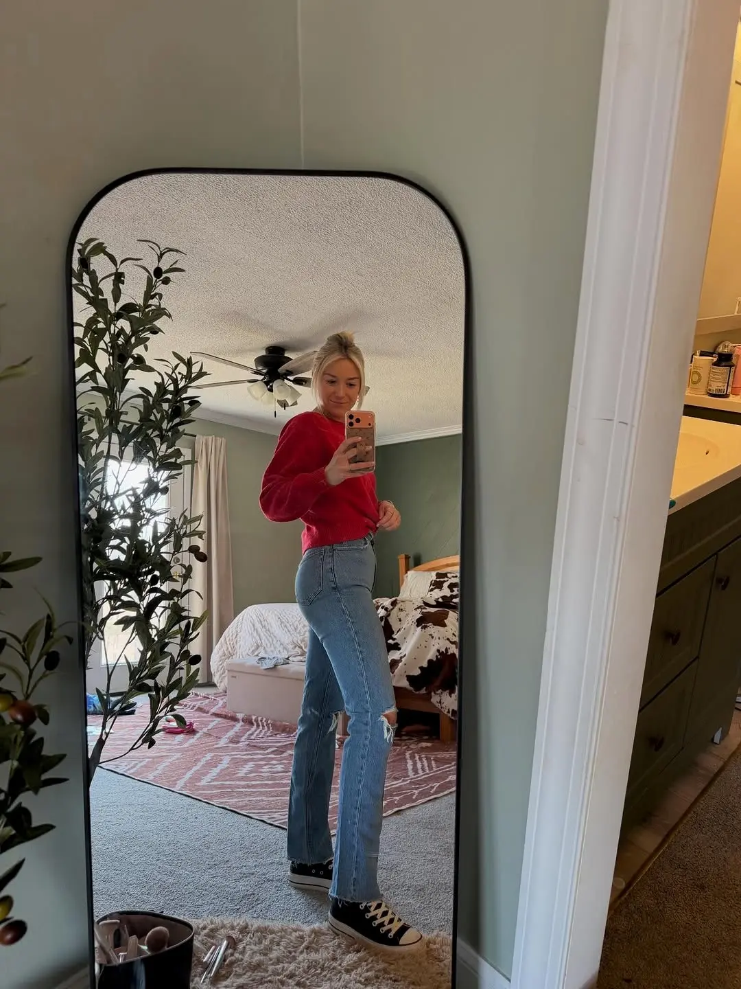 Chic Spring Mom Look with Casual Vibe