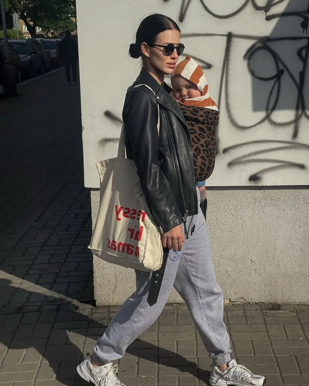 Chic Spring Mom Style with Comfort in Mind