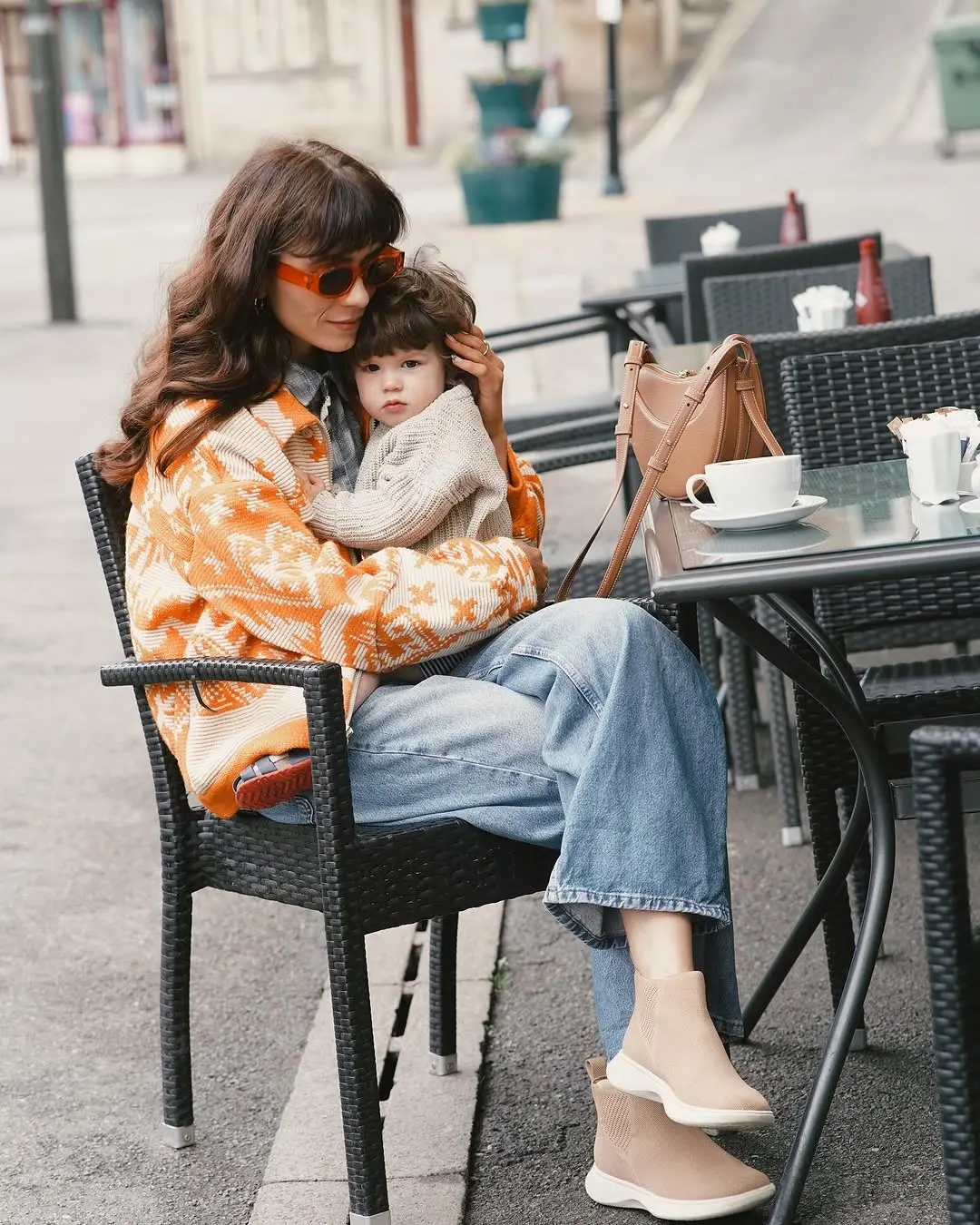 Chic Spring Look for Moms with Kids