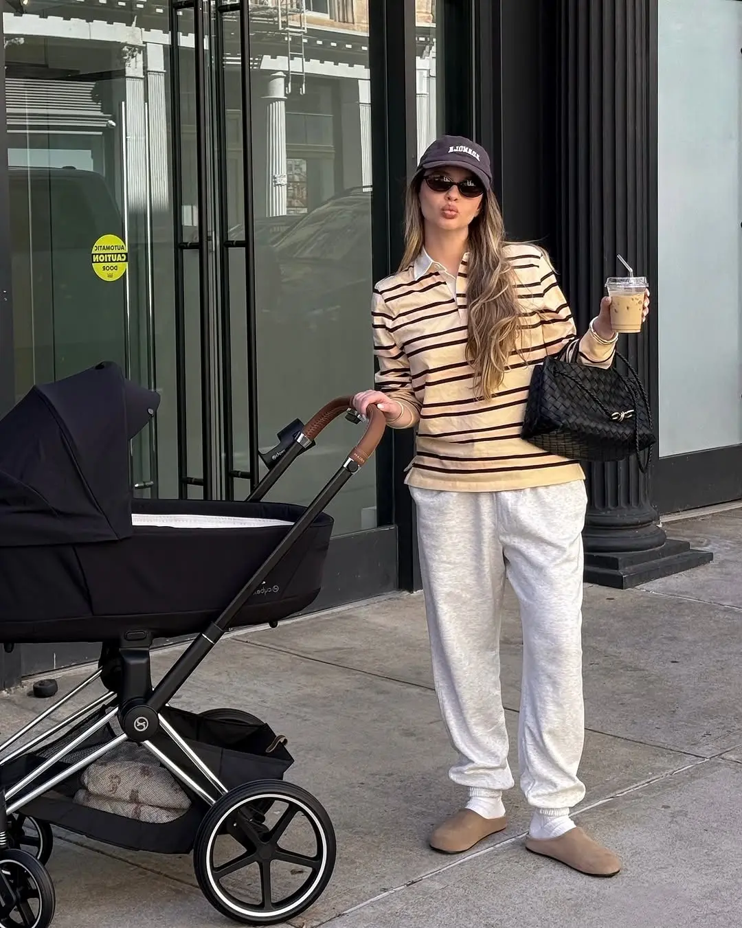 Chic and Comfortable Spring Mom Outfit Ideas