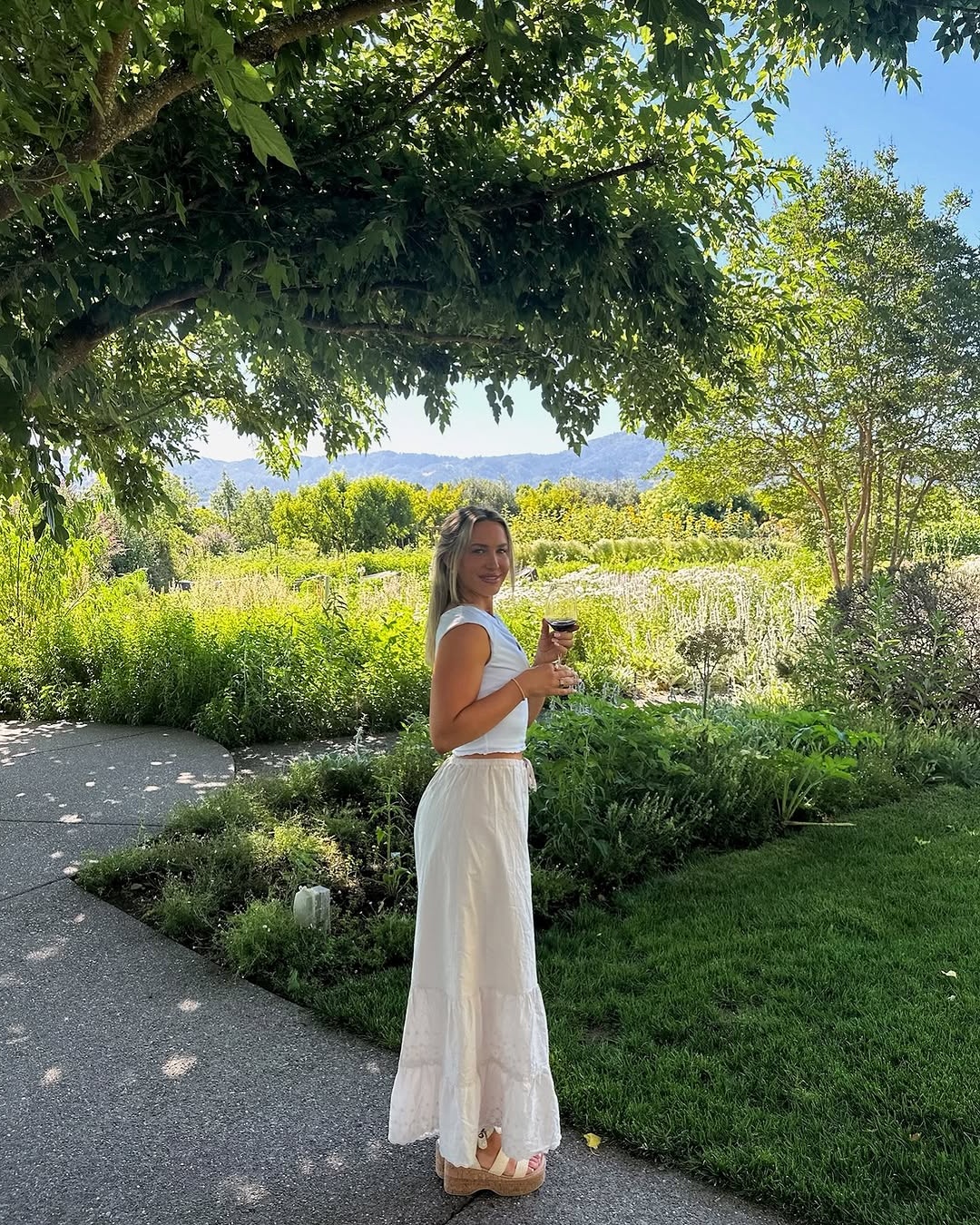 Chic Summer Look for Vineyard Visits