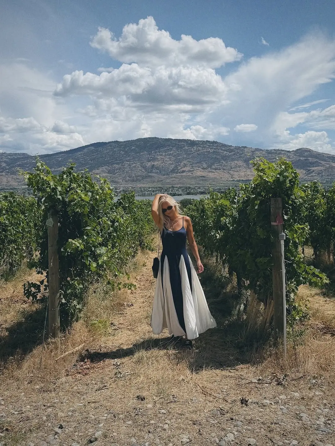 Chic winery look for sunny vineyard strolls