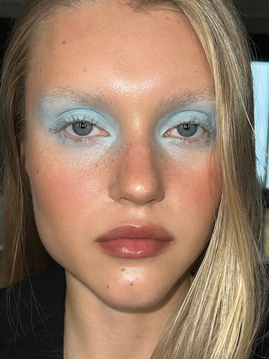 Chic baby blue eyeshadow for a fresh vibe
