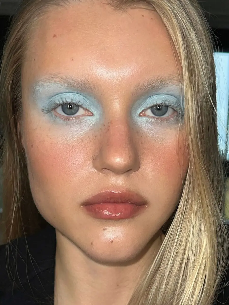 Chic baby blue eyeshadow for a fresh vibe