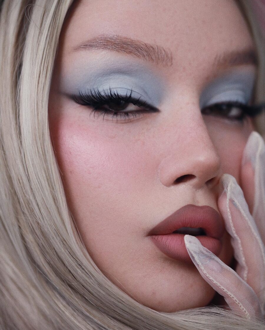 Soft baby blue eyeshadow with neutral lips