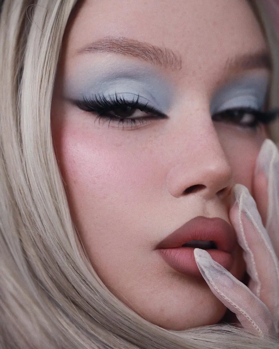 Soft baby blue eyeshadow with neutral lips