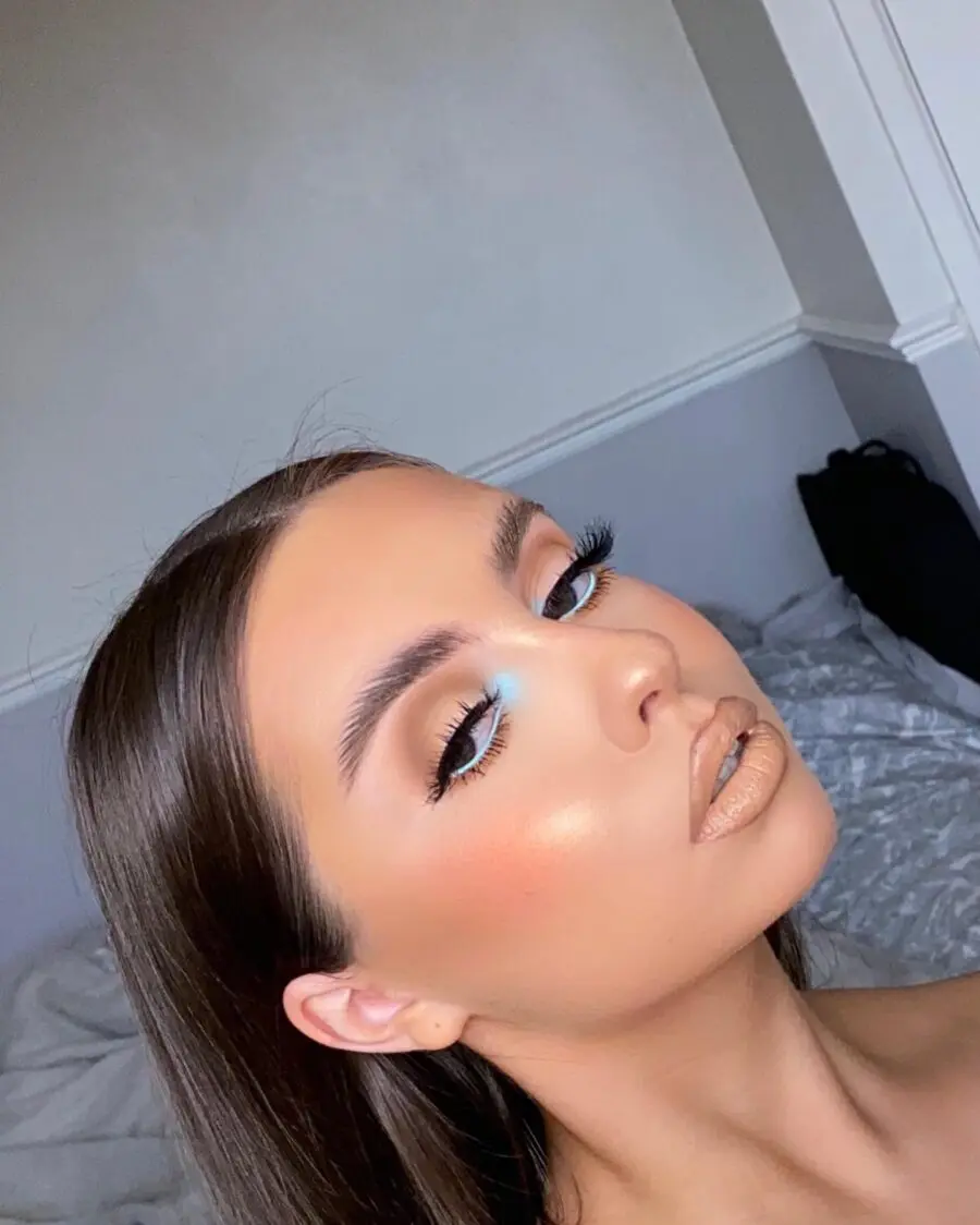 Chic baby blue eye makeup for captivating vibes
