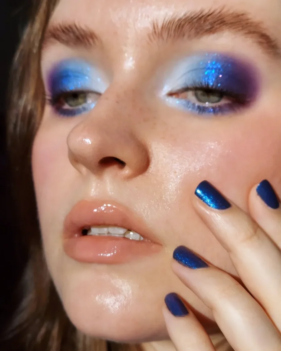 Stunning baby blue and glittery eye makeup