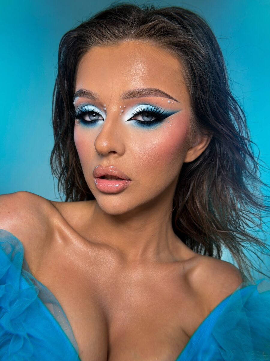 Bold baby blue glam for stunning beauty looks