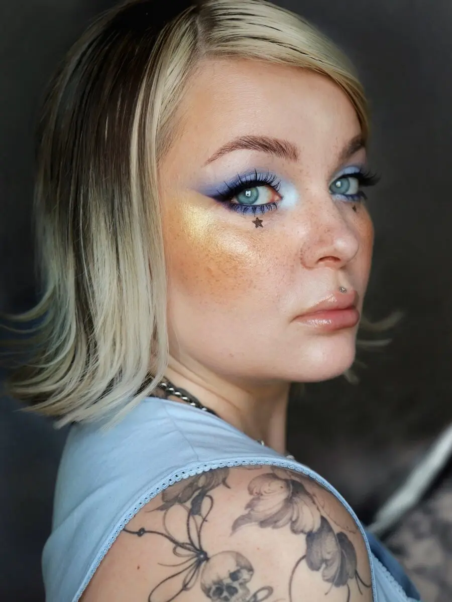 Chic baby blue makeup with golden accents