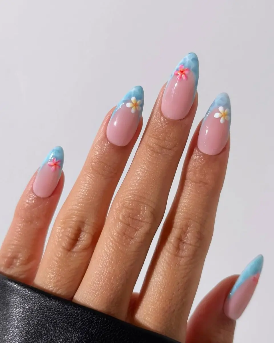 Charming beach-inspired floral nail design