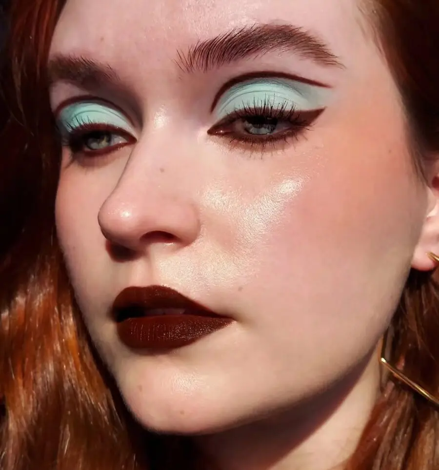 Striking aquamarine and deep brown glam look