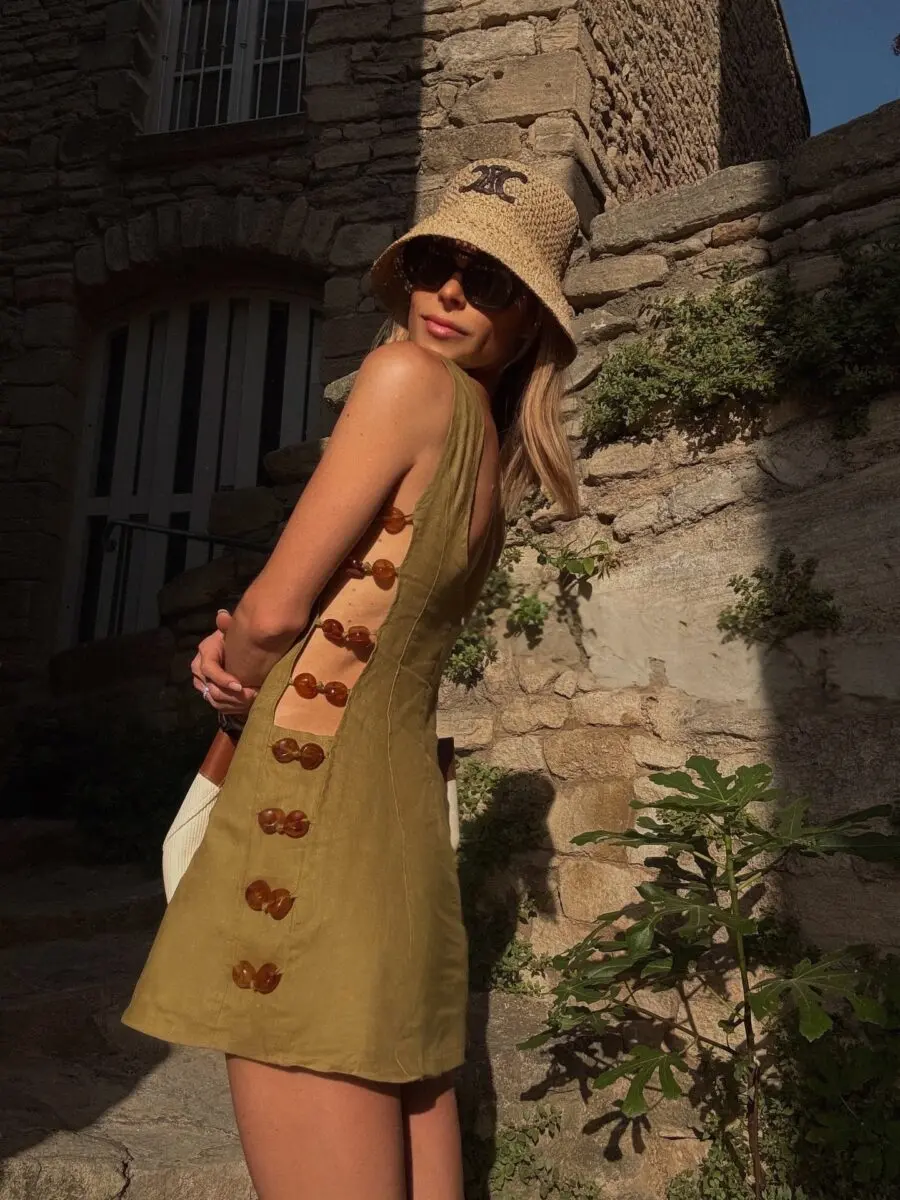 Effortless chic with a playful summer vibe