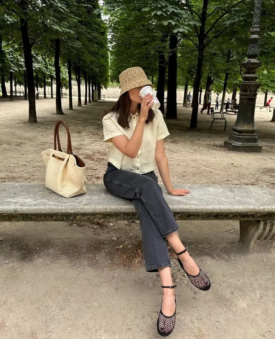 Effortless elegance in a park setting
