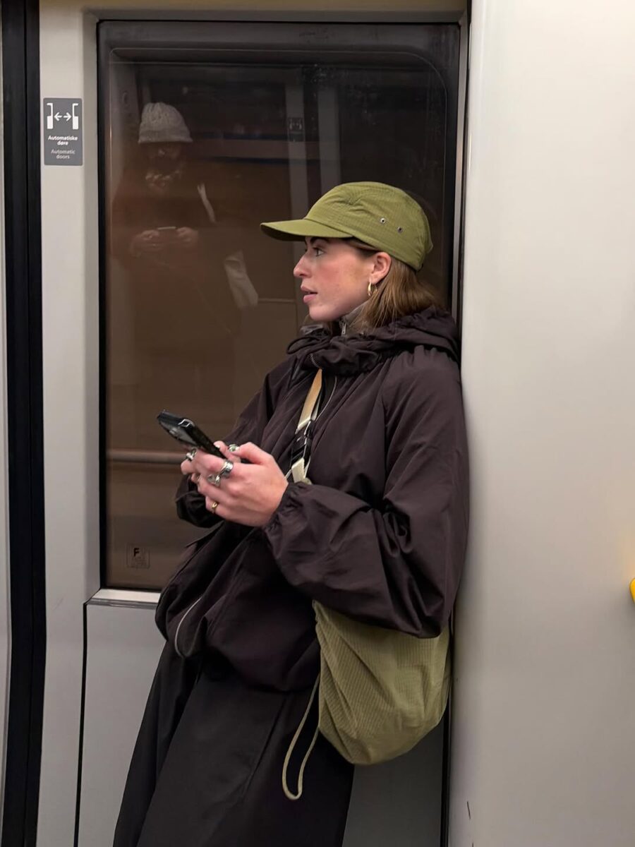 Effortlessly chic subway style for comfort lovers